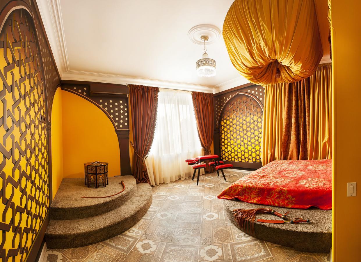 Dating Hotel Cherry Twins (Adults Only) Kiev Exterior photo