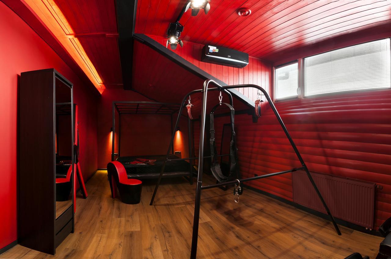 Dating Hotel Cherry Twins (Adults Only) Kiev Exterior photo